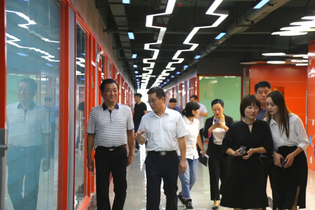 【鑫马要闻】山西省委统战部王瑜到理想创业大厦调研新的社会阶层人士统战工作(图3)