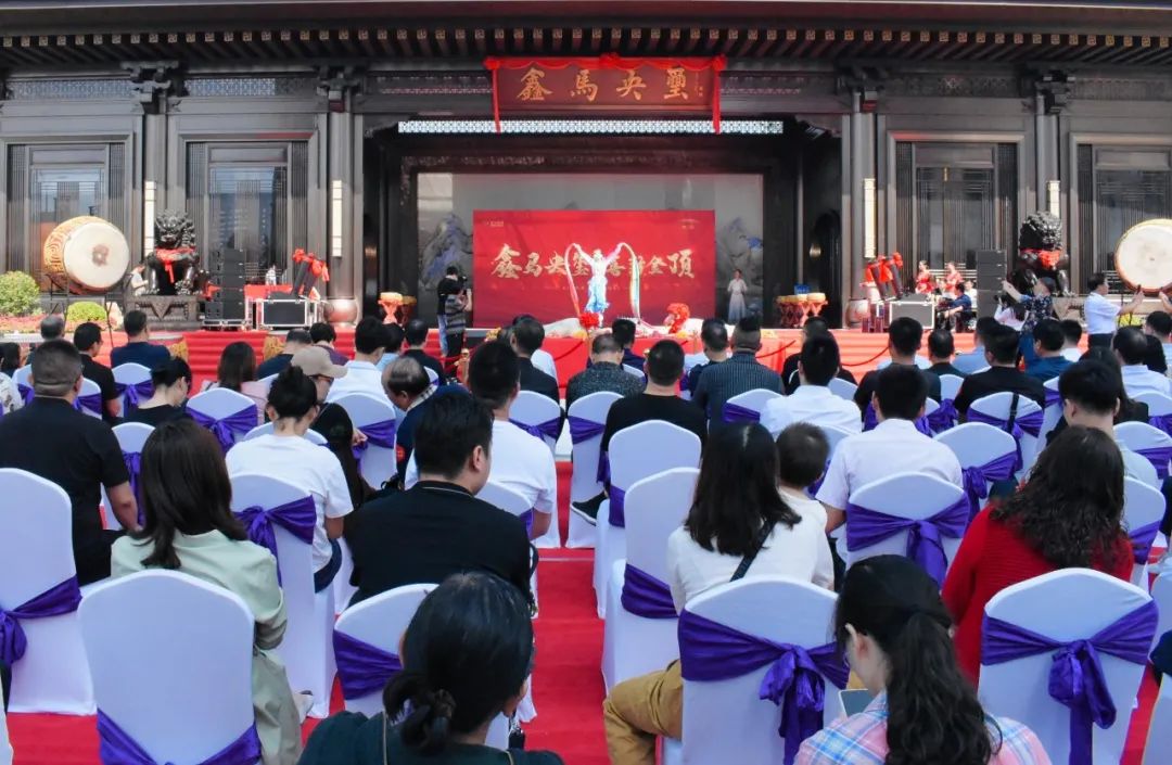 玺封金顶 荣耀河东！鑫马央玺封顶仪式圆满成功，人潮汹涌，再续销售传奇......(图3)