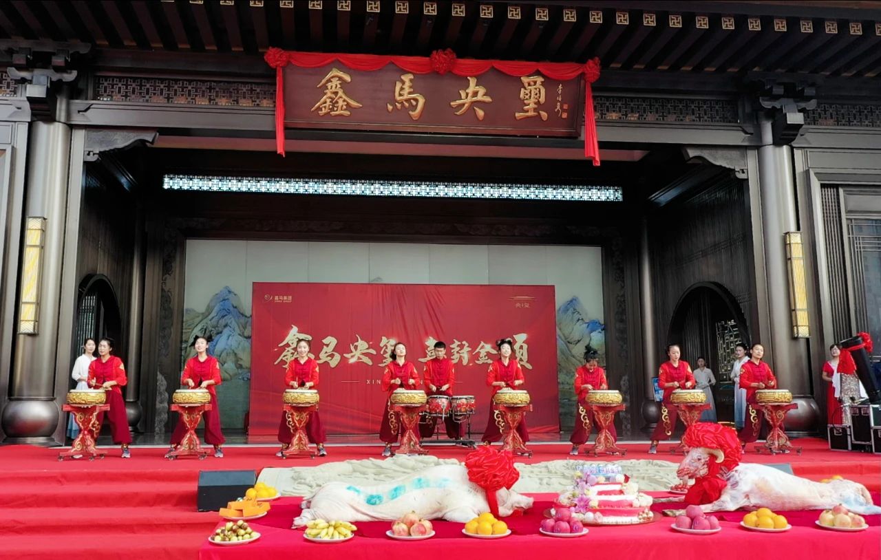 玺封金顶 荣耀河东！鑫马央玺封顶仪式圆满成功，人潮汹涌，再续销售传奇......(图9)